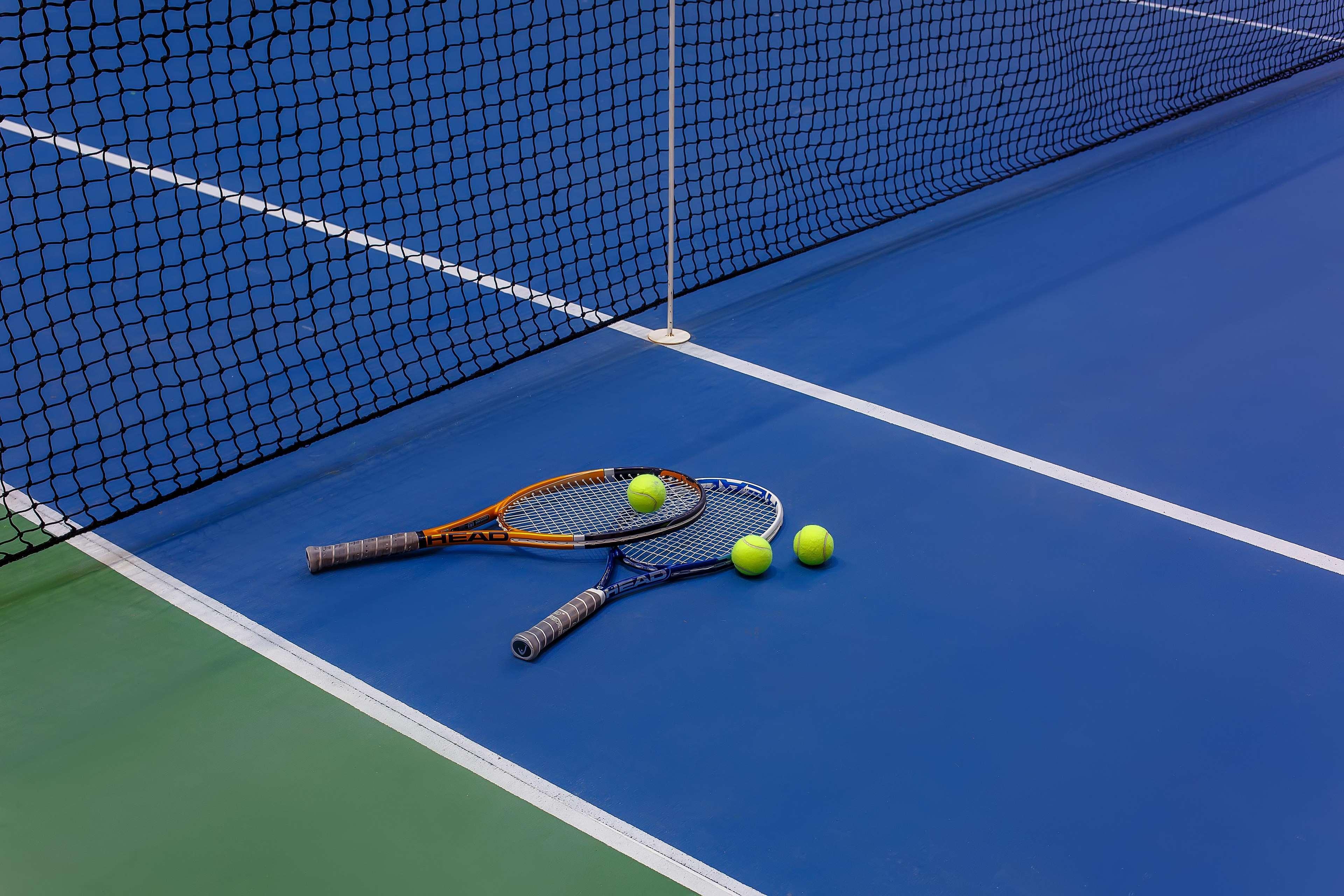 Rixos Borovoe Hotel Shchūchīnsk Buitenkant foto Tennis balls and racquets