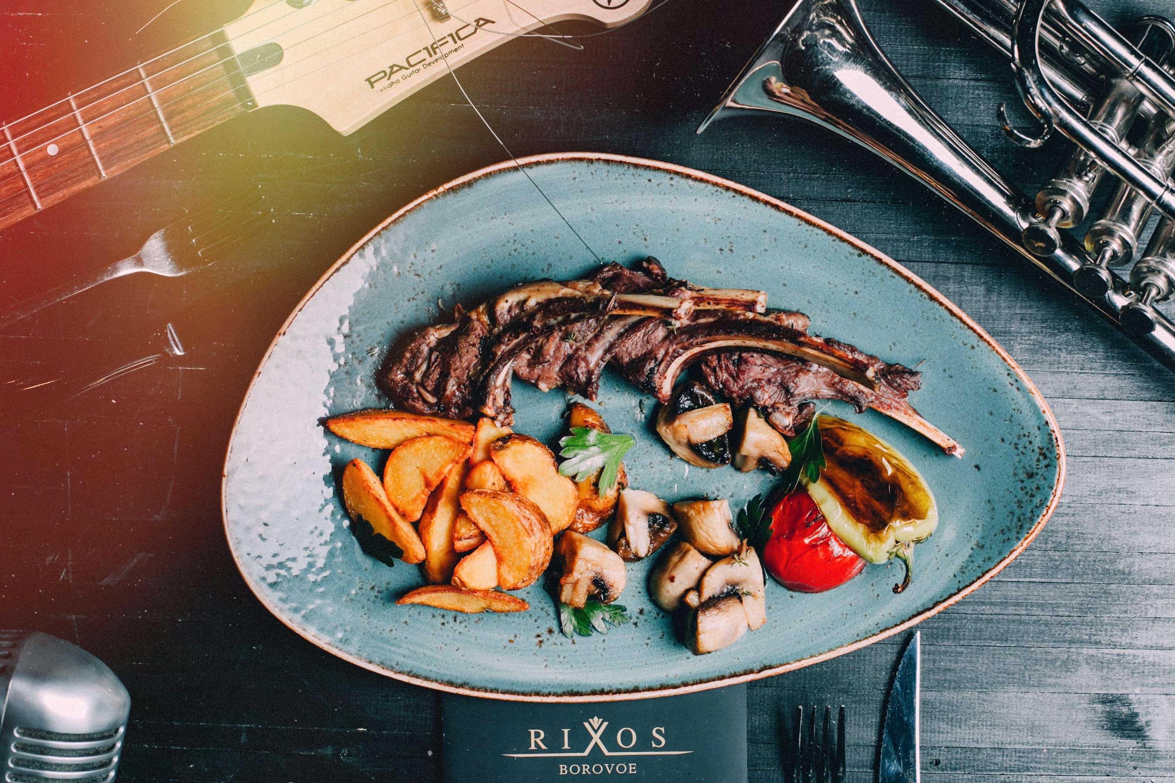 Rixos Borovoe Hotel Shchūchīnsk Buitenkant foto A steak prepared at RIXOS
