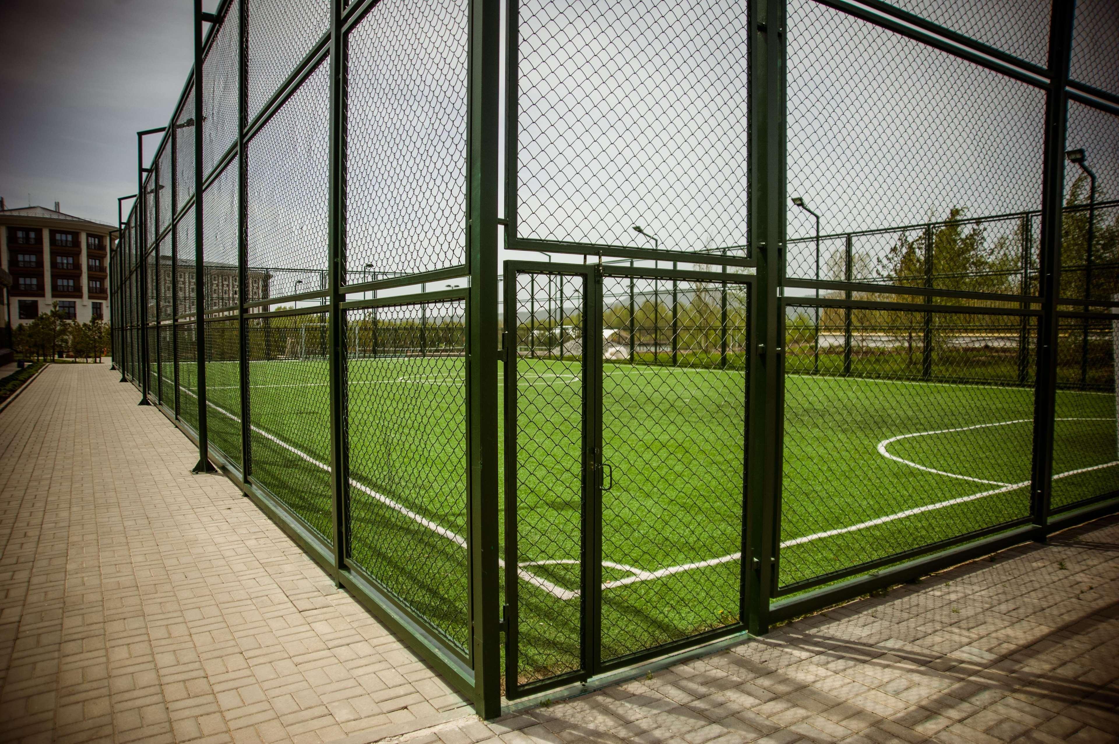 Rixos Borovoe Hotel Shchūchīnsk Buitenkant foto The football field at the school